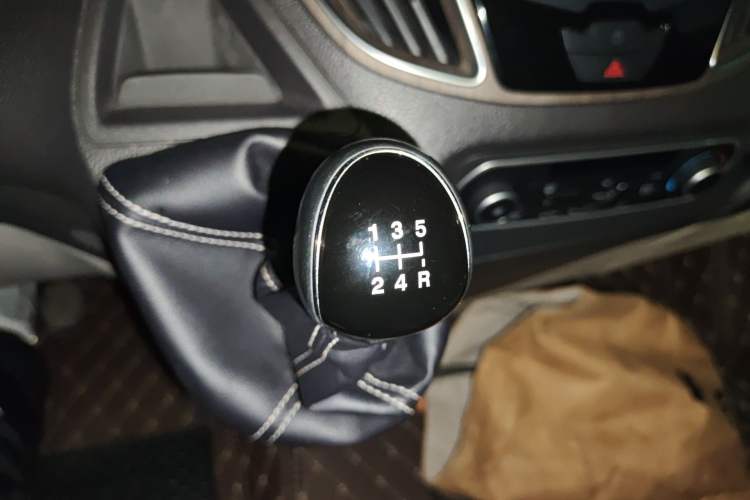 Used Ford Tourneo Custom 2016 2.0T Manual Elite Version Gear Lever