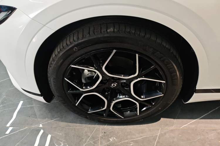 Used CHANGAN NEVO A07 2024 All-Electric "True Fragrance" Edition 710 Flagship Model Left Front Wheel Hub