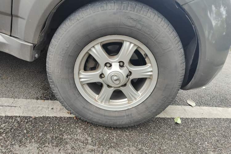 Used Haval H5 Classic 2010 European-style Version Green & Quiet 2.0T Manual Two-Wheel Drive Comfort Edition