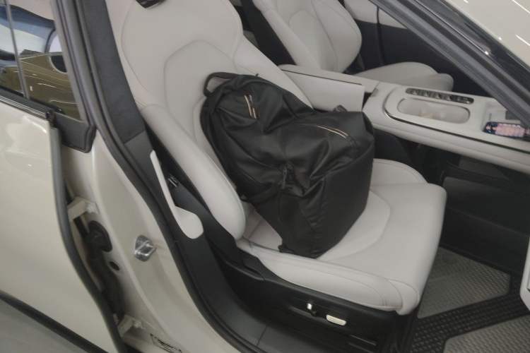 Used Xiaomi Auto SU7 2024 Four-Wheel-Drive Max Founder's Edition Right Front Seat