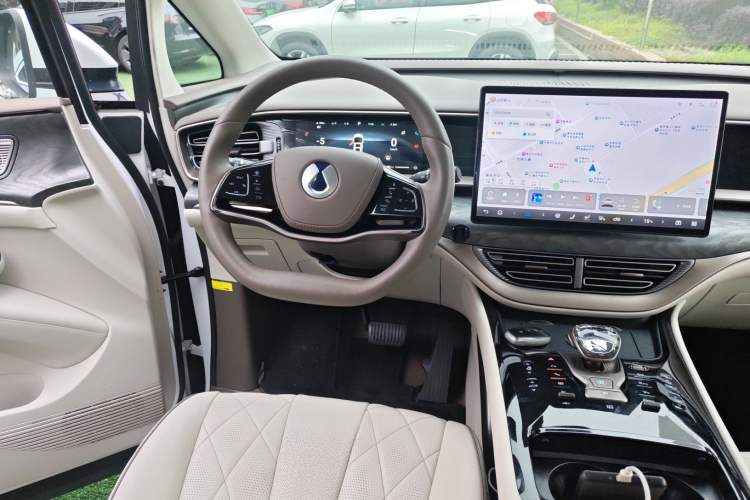 Used Denza D9 2022 DM-i 1040 Prestige Model