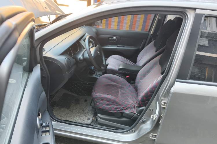 Used Nissan Livina 2015 1.6XE Manual Comfort Edition Driver Seat