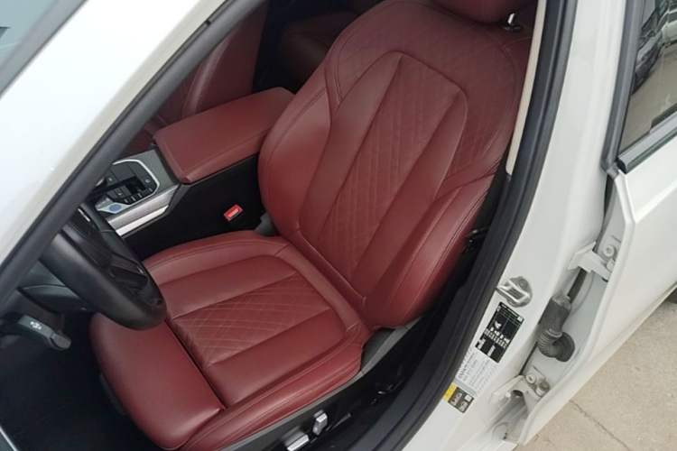 Used BMW i3 2023 eDrive 40 L Midnight Edition
