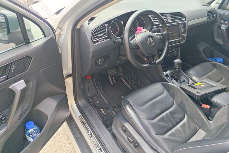 Used Volkswagen Tiguan L 2017 330TSI Automatic Two-Wheel Drive Luxury Edition Driver Seat