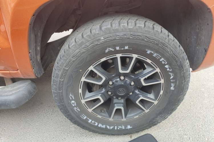 Used Huanghai Jiaolong 2015 2.4L Two-Wheel Drive Gasoline Sport Edition 4G69S4N
