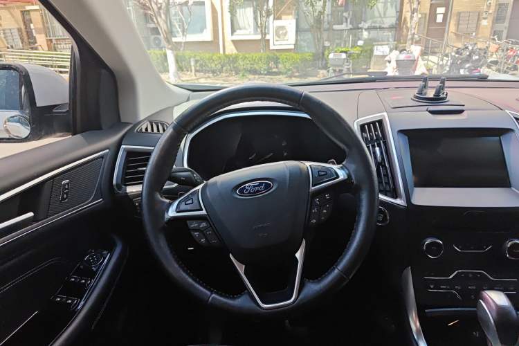 Used Ford Edge 2016 EcoBoost 245 Two-Wheel-Drive Titanium 7-Seater