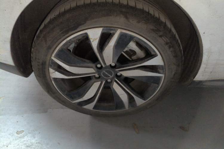 Used SERES SF5 2020 Four-Wheel Drive High-Performance Sports Edition Right Rear Wheel Hub