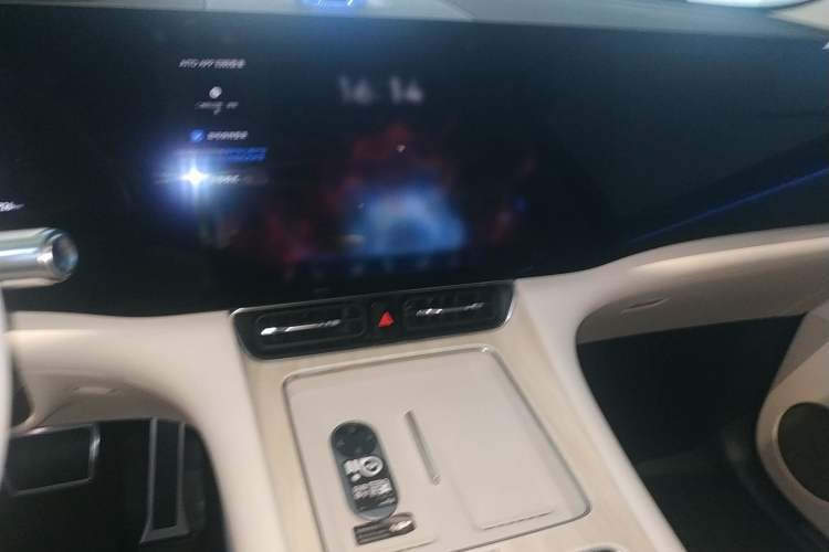 Used Hima AITO M8 2025 Extended-Range Ultra Version 53.4 kWh 6-Seater Edition Audio And AC Panel