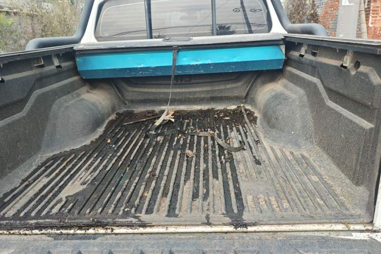 Used SAIC MAXUS T60 2017 2.4L Gasoline Manual Transmission 4x4 High Ground Clearance Comfortable Standard Cabin