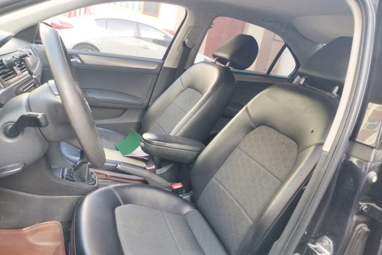 Used Volkswagen Santana 2013 1.4L Manual Comfort Edition