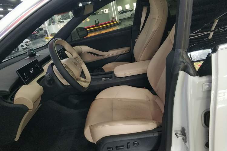 Used Nio ET5 2022 75 kWh Left Front Seat