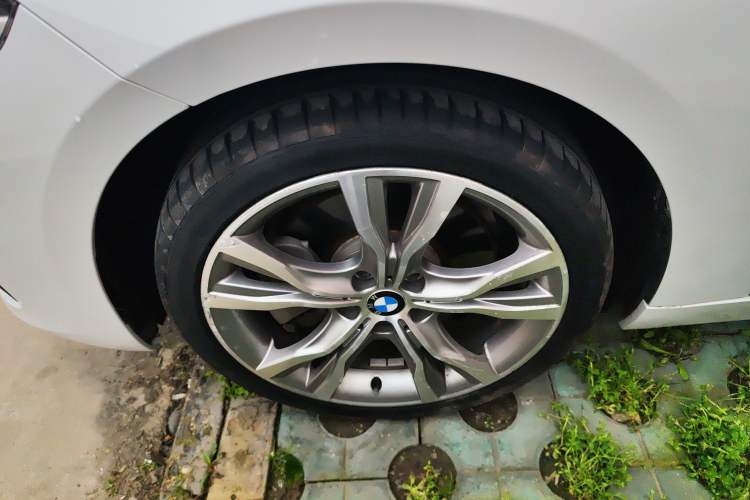 Used BMW 1 Series 2018 120i Design Package Model Left Front Wheel Hub