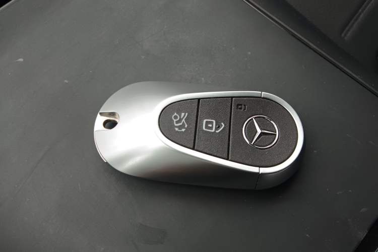 Used Mercedes-Benz C-Class 2024 Second Facelift C 260 L Sport Edition Vehicle Key