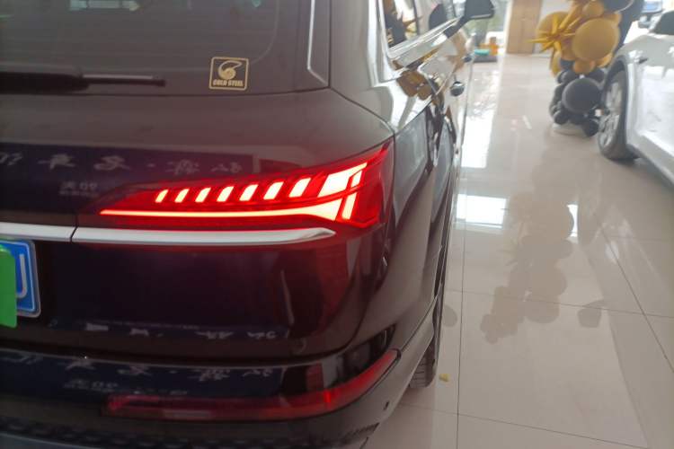 Used Audi Q7 2024 55 TFSI quattro S line Sport model
