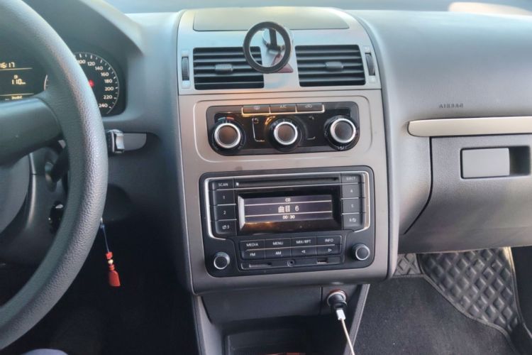 Used Volkswagen Touran 2013 1.4T Manual Fashion Edition 5 Seats Audio And AC Panel