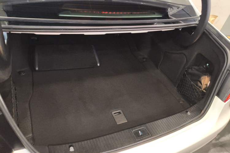 Used Mercedes-Benz E-Class 2015 Facelift E 200 L Sport Edition
