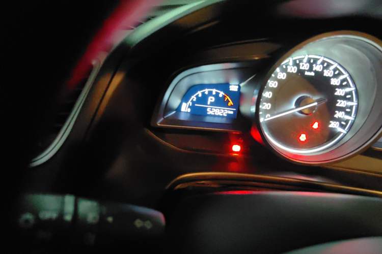 Used Mazda 3 Axela 2017 Sedan 1.5L Automatic Luxury Model Emission Standard China V Odometer Close Up