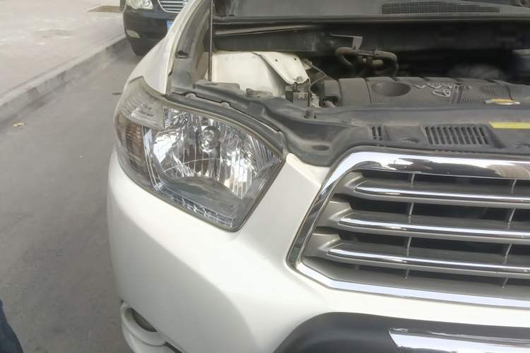 Used Toyota Highlander 2009 2.7L Two-Wheel Drive 7-Seater Luxury Edition
