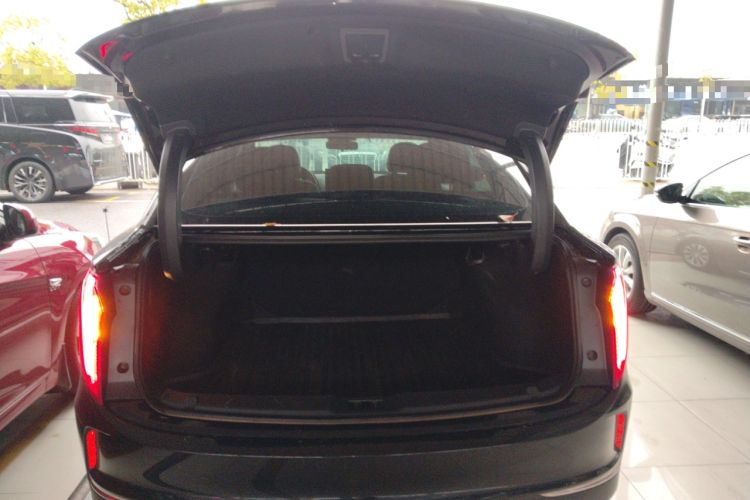 Used Hongqi E-QM5 2022 431 km Charge & Enjoy Edition
