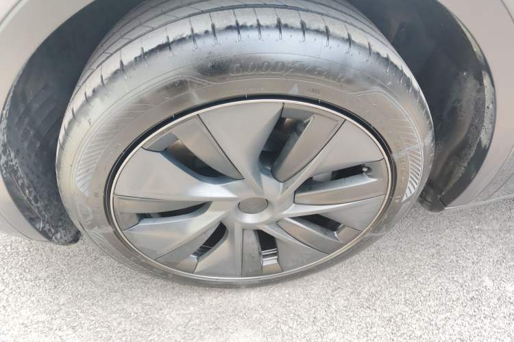 Used Tesla Model Y 2024 Rear-Wheel-Drive Version Left Front Wheel Hub