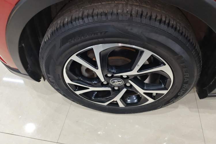 Used Toyota C-HR 2018 2.0L Leading with Sunroof China VI Standard
