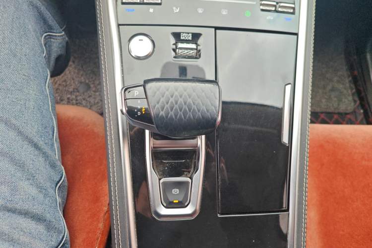 Used CHANGAN CS85 COUPE 2019 2.0T Automatic Version China V Standard Gear Lever