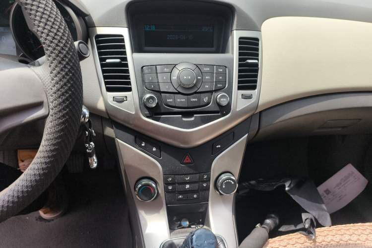 Used Chevrolet Cruze 2015 1.5L Classic SL MT Audio And AC Panel