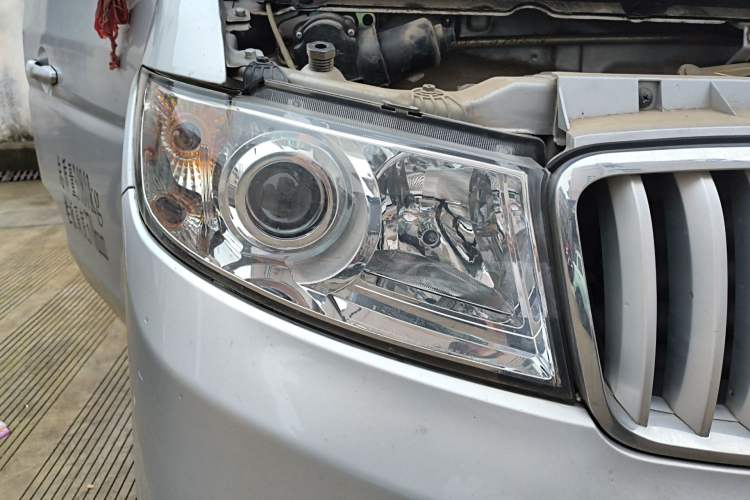 Used Jinbei T3 2022 1.5L China VI Dual-Cab Deluxe Version SWC15M Right Front Headlight