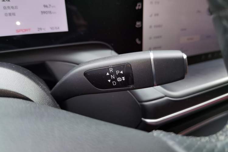 Used XPeng P7 2023 P7i 610 Max Performance Edition Gear Lever