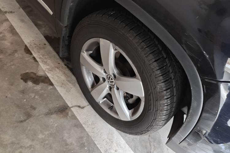 Used Volkswagen Tiguan 2012 1.8TSI Automatic All-Wheel Drive Elite Edition Right Front Wheel Hub