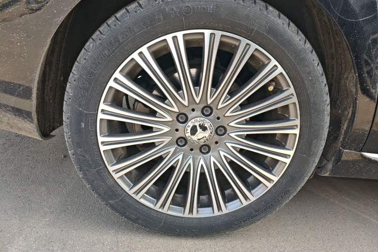 Used Mercedes-Benz E-Class 2017 E 300 L Sporty and Stylish Model
