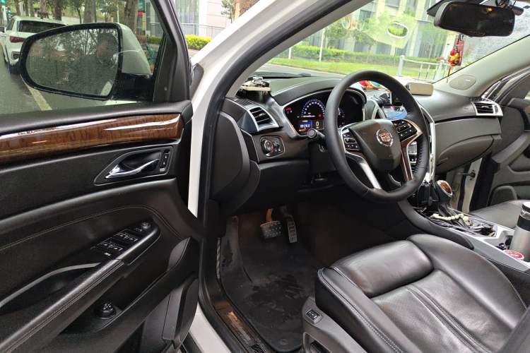 Used Cadillac SRX 2015 3.0L Elite Model Driver Seat