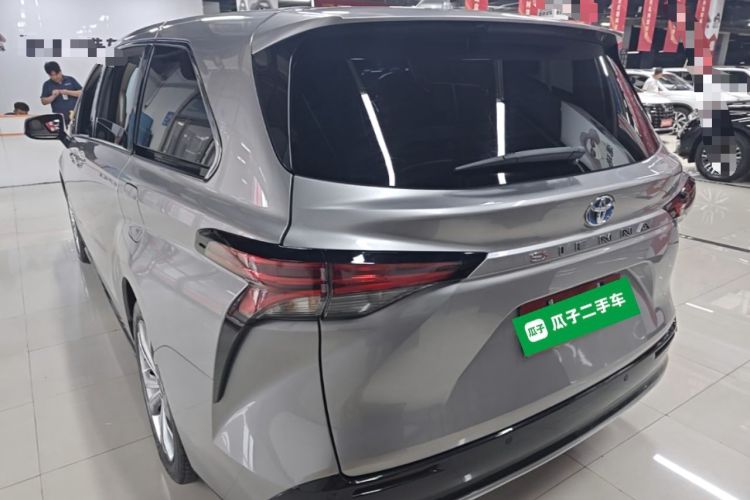 Used Toyota SIENNA 2023 2.5L Hybrid Deluxe Edition