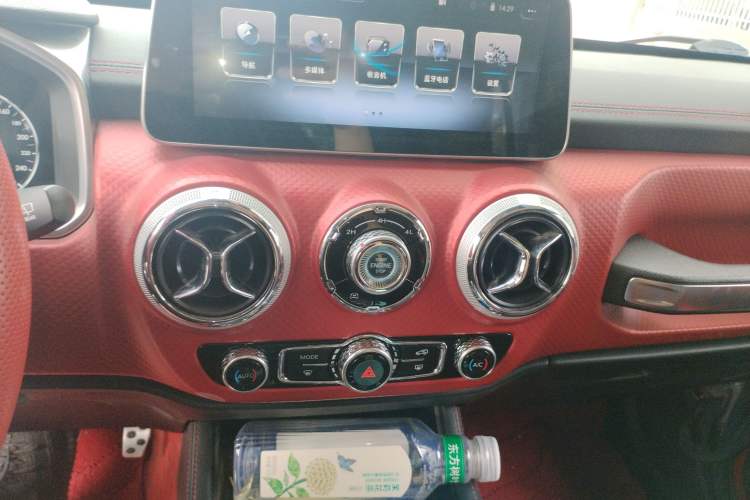 Used BAIC Off-Road BJ40 2020 2.0T Automatic Four-Wheel Drive Urban Hunter Edition Chivalrous Type Audio And AC Panel