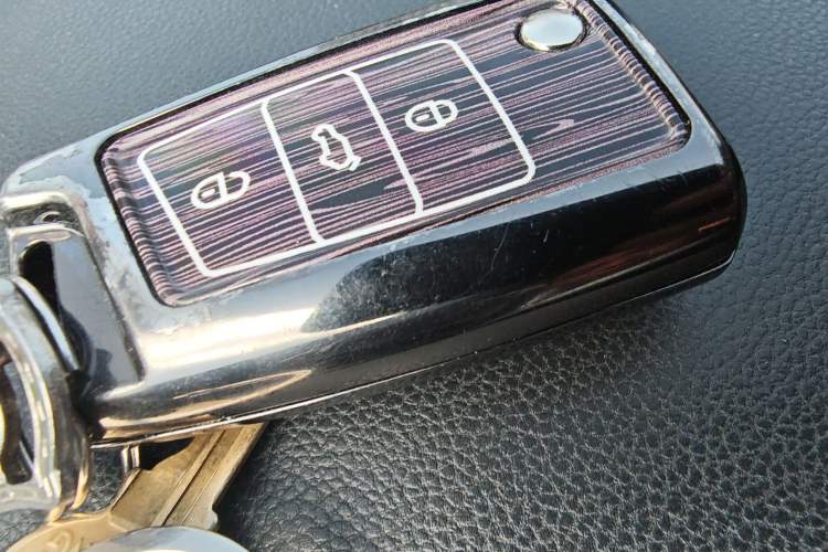 Used Volkswagen Tiguan L 2020 330TSI Automatic Two-Wheel Drive Smart Luxury Edition China VI Standard Vehicle Key