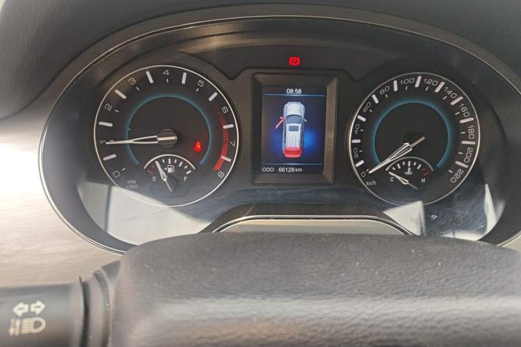 Used Haval H2 2016 Red-Label 1.5T Manual Two-Wheel Drive Luxury Model
