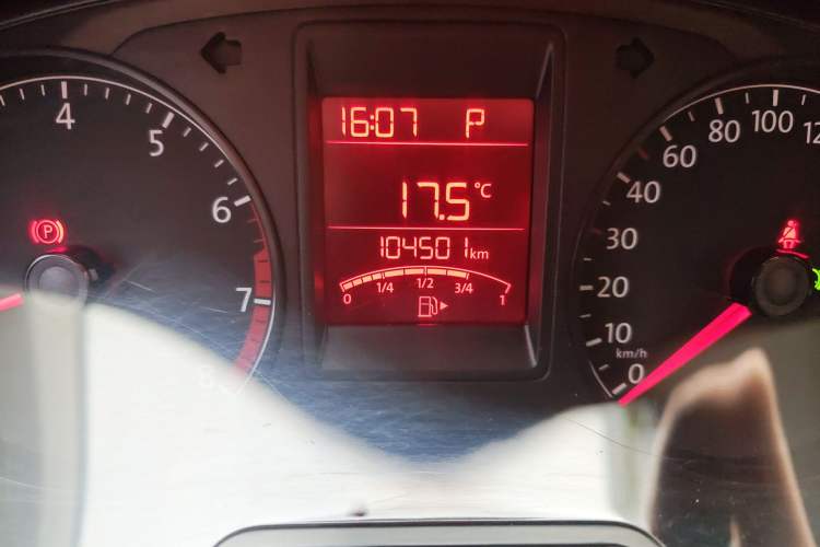 Used Volkswagen Jetta 2015 Value Edition 1.6L Automatic Fashion Version Odometer Close Up