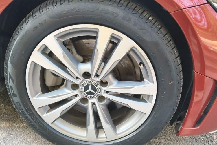 Used Mercedes-Benz C-Class 2019 C 180 L Fashion Edition Sport Version Right Front Wheel Hub