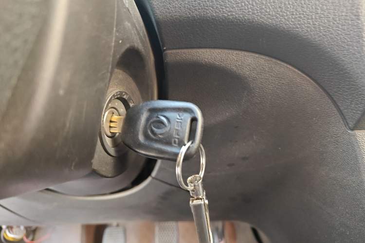 Used Dongfeng Fengon 330 2014 1.5L Manual Utility Version DK15 Vehicle Key