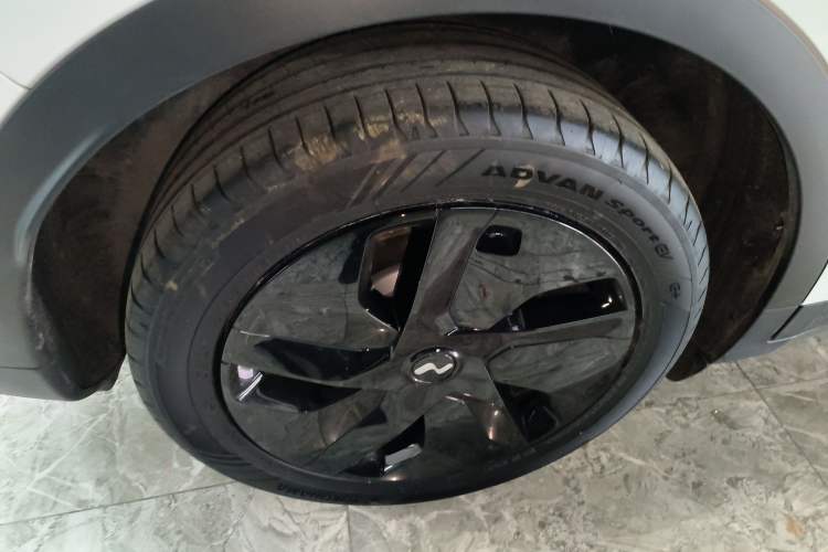 Used ONVO L60 2025 Model—60 kWh Rear-Wheel-Drive Version Right Rear Wheel Hub