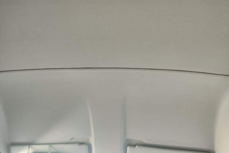 Used Iveco Daily 2021 2.5T A35 M1 Passenger Van 5-9 Seater Short Wheelbase Mid-Roof Design Dual Tires Side Sliding Door Headliner