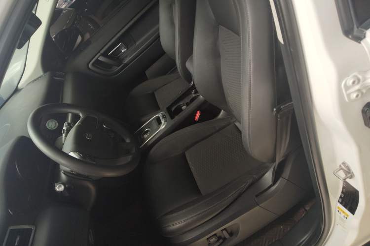 Used Land Rover Discovery Sport 2017 2.0T PURE Left Front Seat