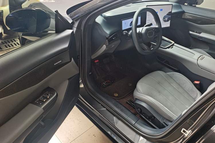 Used Lynk & Co 07 2024 EM-P 126 Long-Range Halo
