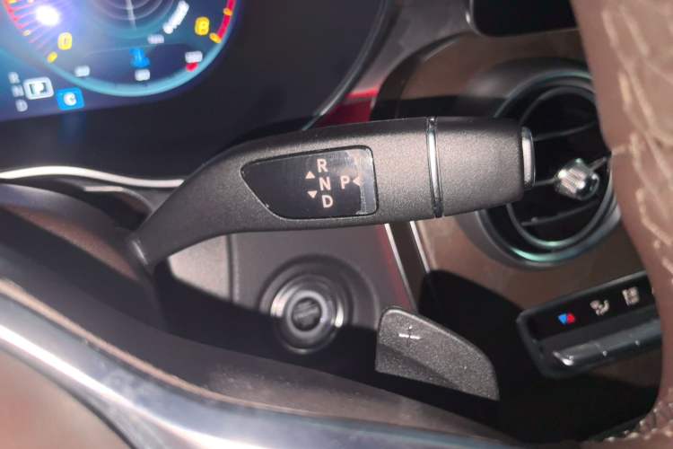 Used Mercedes-Benz GLC 2022 Refreshed GLC 300 L 4MATIC Dynamic Edition Prestige Version Gear Lever