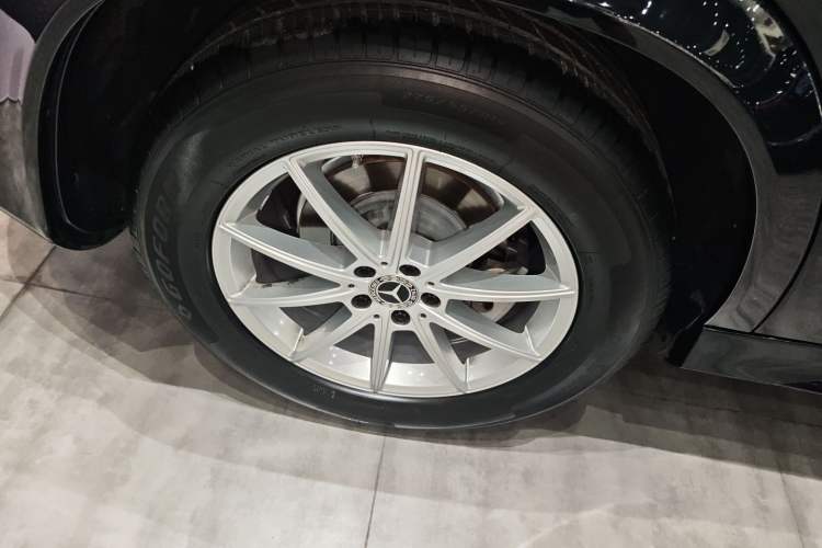 Used Mercedes-Benz GLE 2021 GLE 350 4MATIC Stylish Model Right Rear Wheel Hub