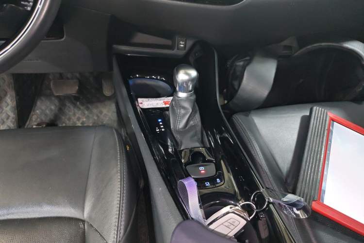 Used Toyota IZOA 2018 2.0L Yichi Edition China V Standard Gear Lever