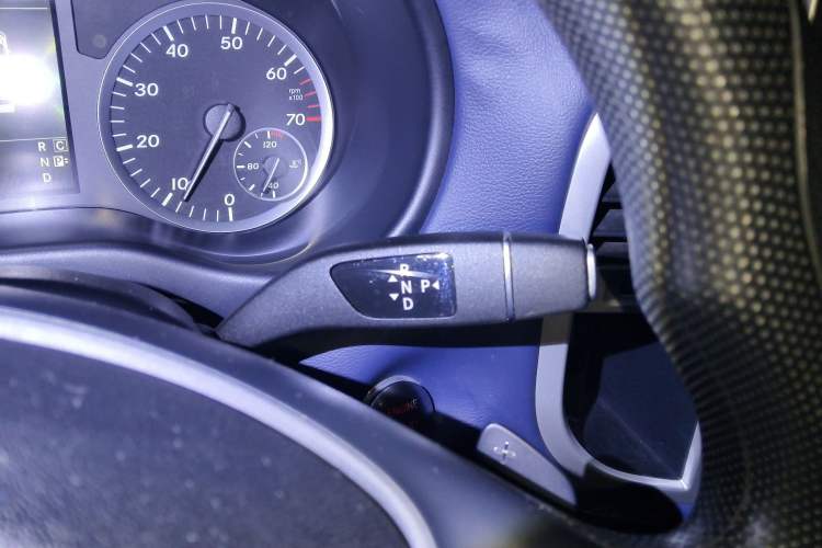 Used Mercedes-Benz Vito 2018 2.0T Elite Version 7 Seats China VI Emission Standard
