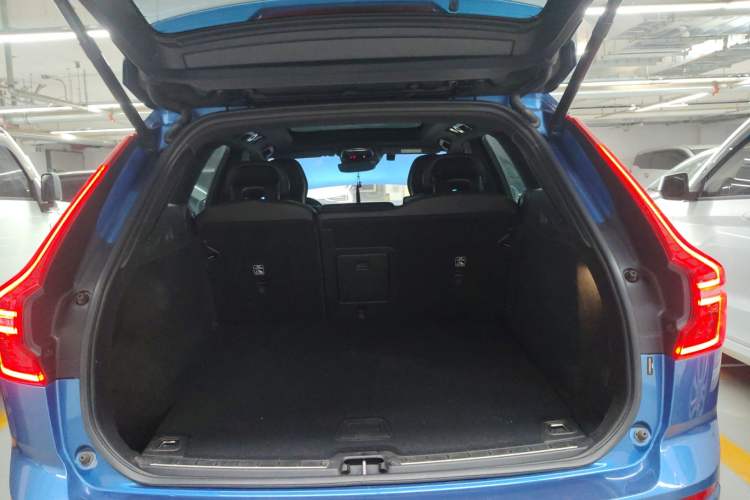 Used Volvo XC60 2019 T5 4x4 Zhiyuan Sport Edition China V Standard Trunk