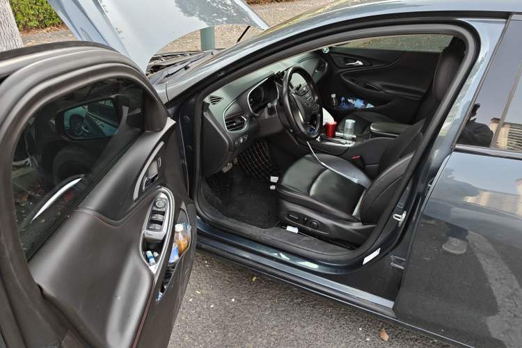 Used Chevrolet Malibu XL 2019 Redline 550T Automatic Sport Edition Driver Seat