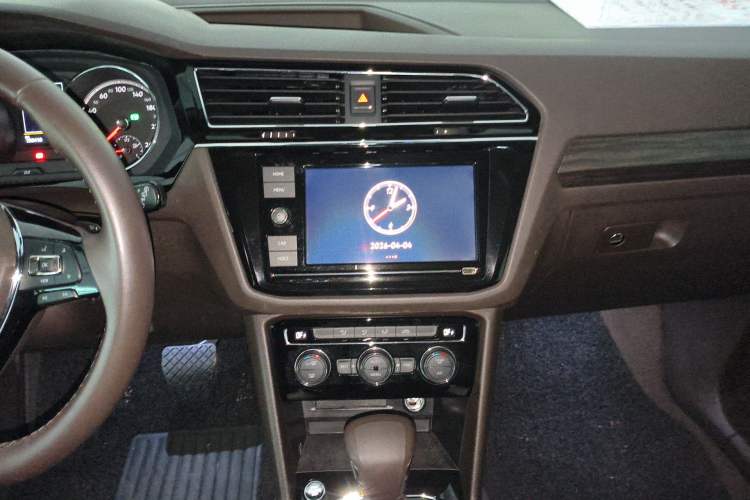 Used Volkswagen Tiguan L 2018 Revised Version 330TSI Automatic Two-Wheel Drive Comfort Edition
